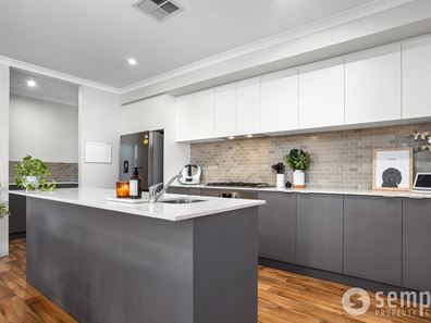 8 Retusa Street, Beeliar WA 6164
