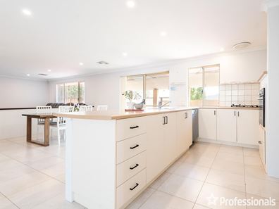 16 Helidor Place, Forrestfield WA 6058