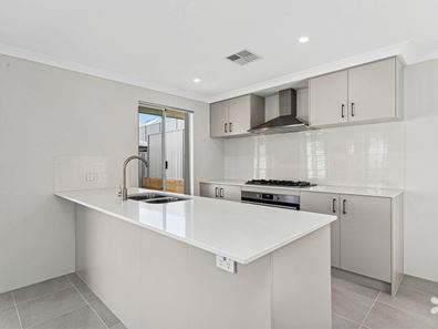 8 Enchanted Circuit, Baldivis WA 6171