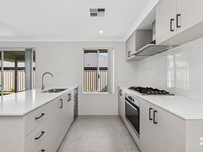 8 Enchanted Circuit, Baldivis WA 6171