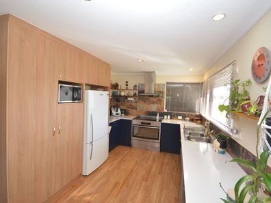 16 Driftwood Road, Silver Sands WA 6210