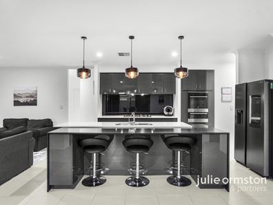 12 Jingshan Way, Landsdale WA 6065