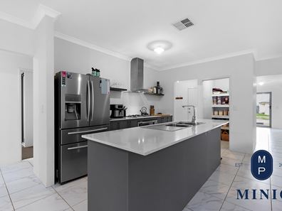 30 Charnwood Grove, Hilbert WA 6112