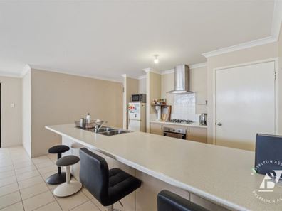 24 Chaytor View, West Busselton WA 6280