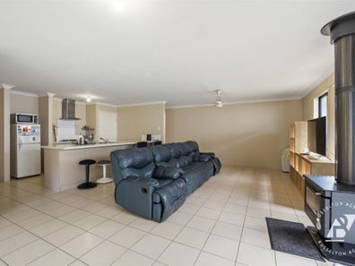 24 Chaytor View, West Busselton WA 6280