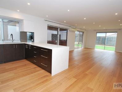 12 Pineroo Terrace, Ellenbrook WA 6069