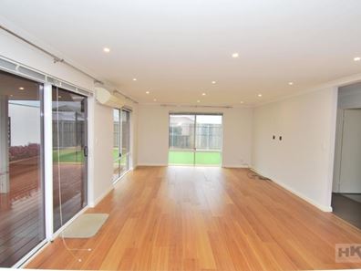12 Pineroo Terrace, Ellenbrook WA 6069