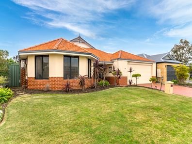 16 Sheriff Circuit, Wattle Grove WA 6107