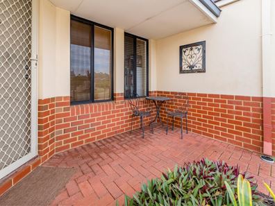 16 Sheriff Circuit, Wattle Grove WA 6107