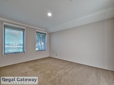 8 Hugel Lane, Hammond Park WA 6164