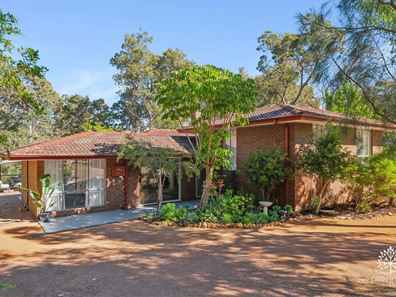 18 Trafalgar Road, Lesmurdie WA 6076