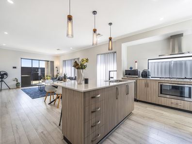 8 Tamblyn Place, Wellard WA 6170
