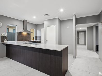 4 Rainier Road, Hilbert WA 6112