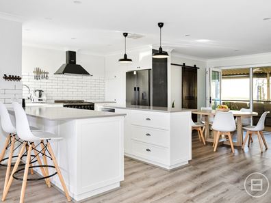 8 Petrel Close, Halls Head WA 6210