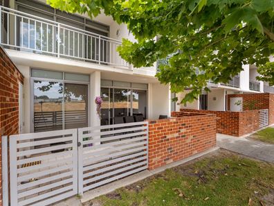 9/40 Bennett Springs Drive, Bennett Springs WA 6063