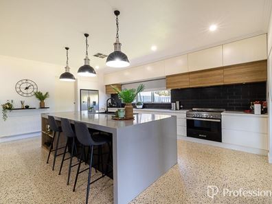 25 Orangedale Road, Lesmurdie WA 6076