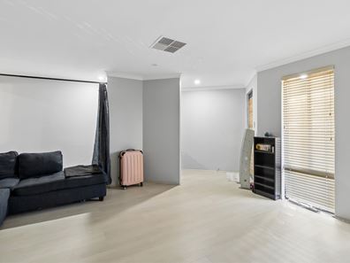 6 Shelduck Crescent, Bennett Springs WA 6063