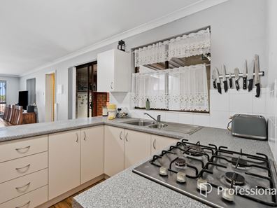 56 Blackadder Road, Swan View WA 6056