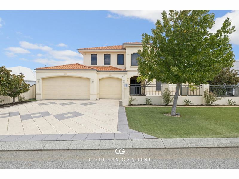16 Peterborough Circle, North Lake