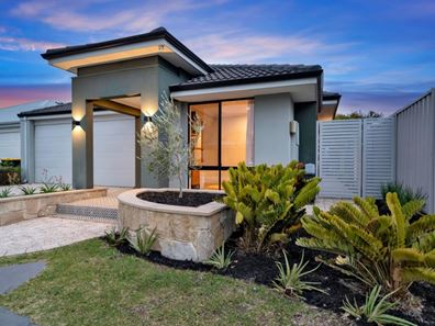 4 Aquila Crescent, Bennett Springs WA 6063