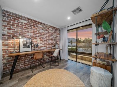 4 Aquila Crescent, Bennett Springs WA 6063