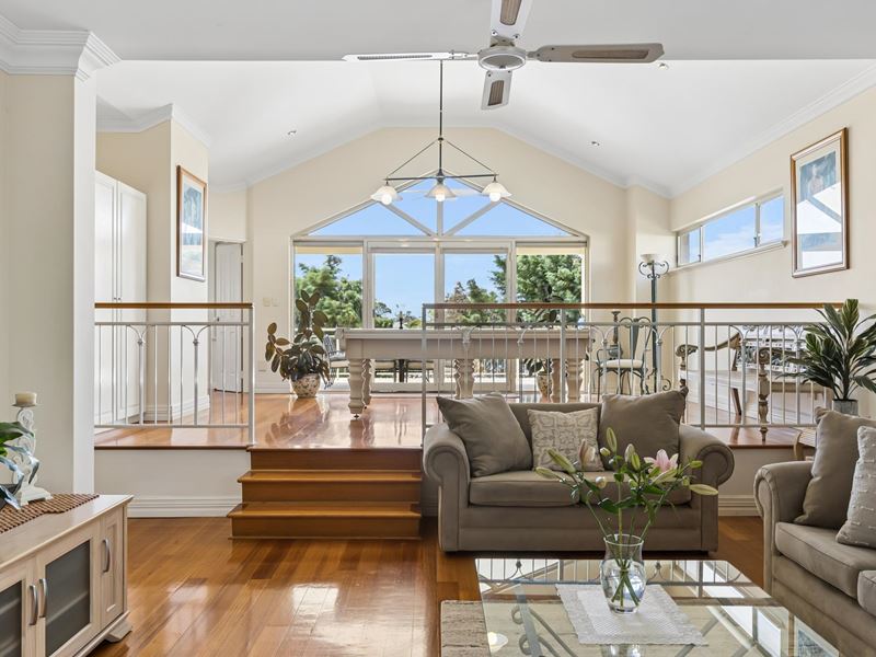 7 Mulloway Court, Sorrento WA 6020