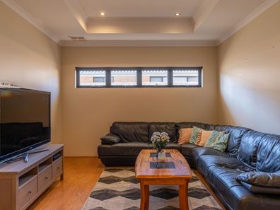 33 Wilmot Bend, Madeley WA 6065