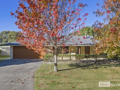 4 Spring Street, Little Grove WA 6330