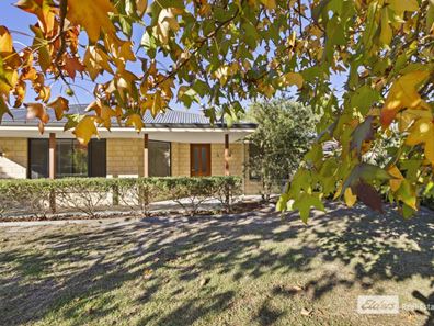 4 Spring Street, Little Grove WA 6330