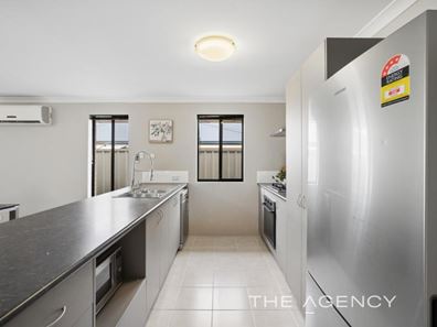 18 Wooleen Parkway, Beeliar WA 6164