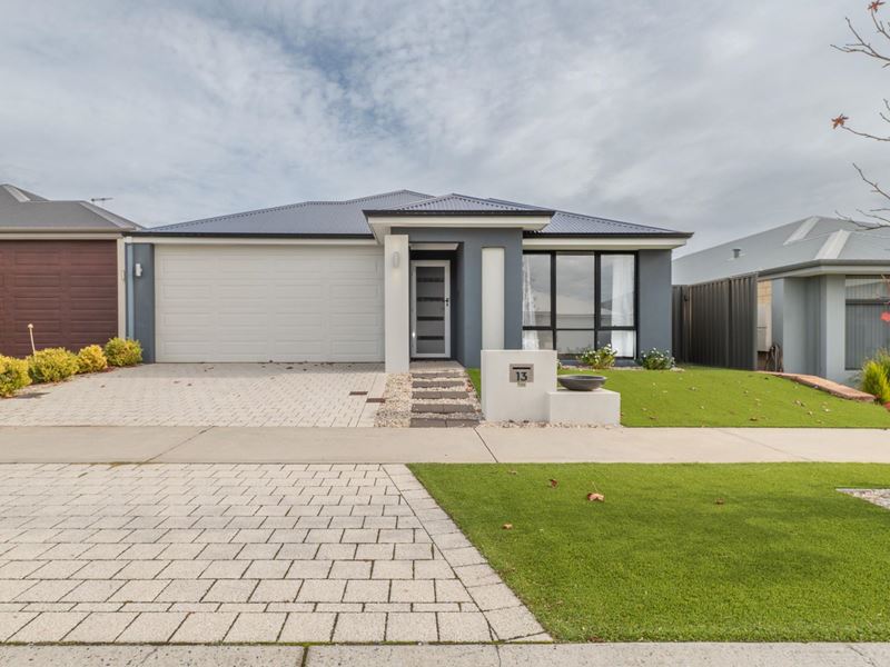 13 Hyacinth Drive, Piara Waters WA 6112