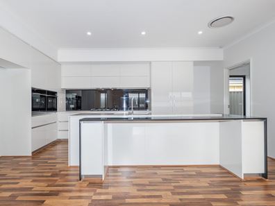 13 Hyacinth Drive, Piara Waters WA 6112