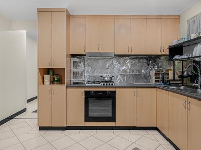 5 Peace Court, Maddington WA 6109