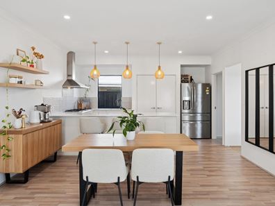 32 Hallam View, Caversham WA 6055