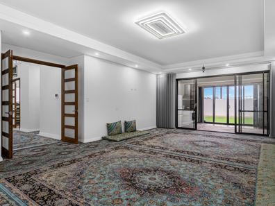 2 Norfolk Drive, Southern River WA 6110