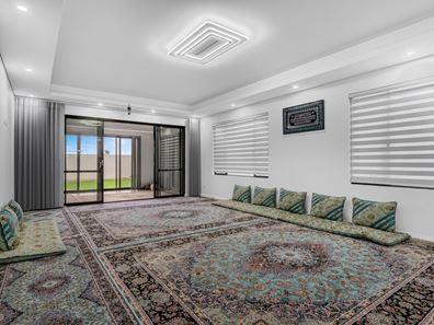 2 Norfolk Drive, Southern River WA 6110