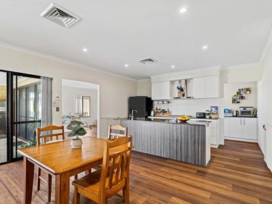 32 Chalgrove Road, Madora Bay WA 6210