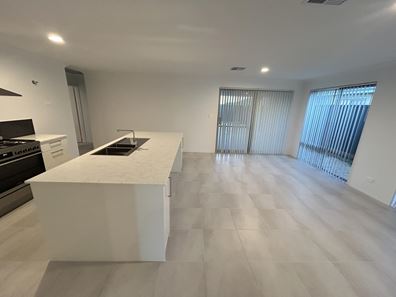27 Deauville Approach, Madora Bay WA 6210