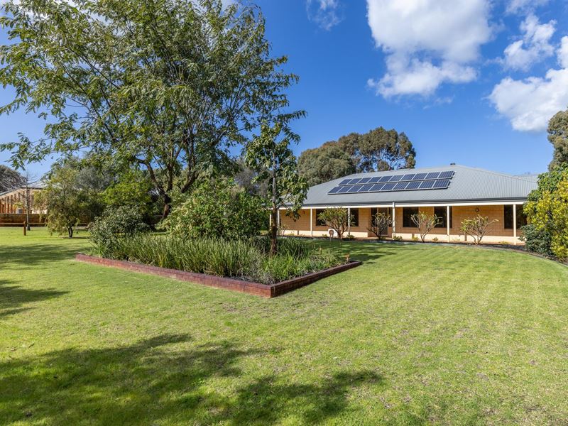 6 Britza Avenue, Roelands WA 6226