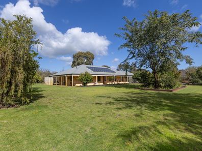 6 Britza Avenue, Roelands WA 6226