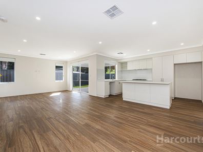 2/11 Murray Crescent, Halls Head WA 6210