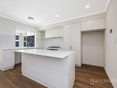 2/11 Murray Crescent, Halls Head WA 6210