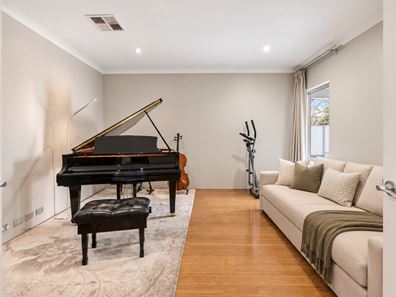 66A Henning Crescent, Manning WA 6152