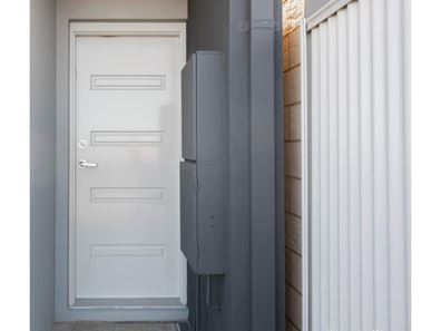 8 Canal Lane, Eglinton WA 6034