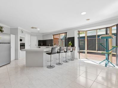 60 San Sebastian Boulevard, Port Kennedy WA 6172