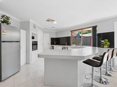 60 San Sebastian Boulevard, Port Kennedy WA 6172