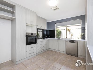 27 Ballard Mews, Success WA 6164