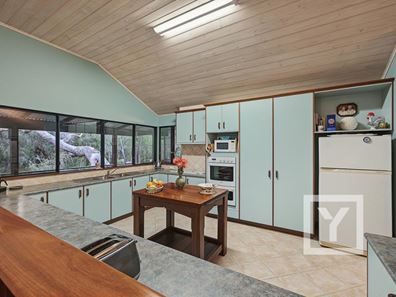 80 Lagoon Drive, Yallingup WA 6282