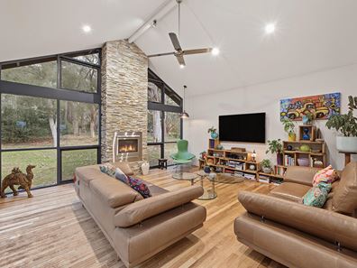 24 Jarrah Knoll Place, Quindalup WA 6281