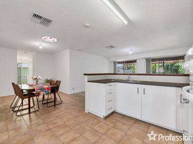 3 Dress Circle, Warnbro WA 6169